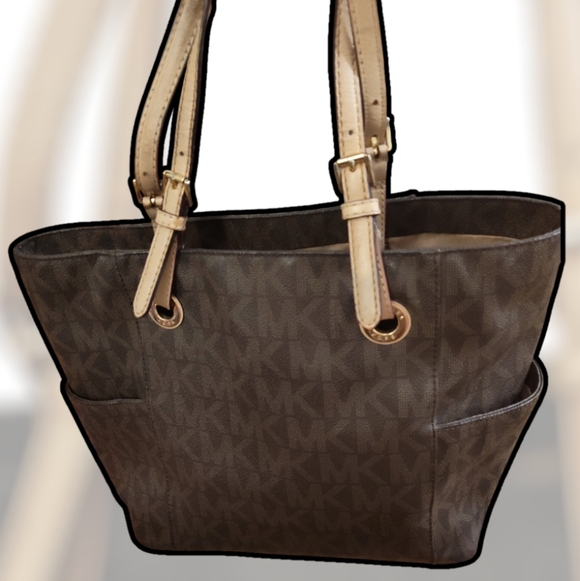 MICHAEL KORS MK Logo East West Signature Large Tote Brown Logo Charm - Picture 2 of 10